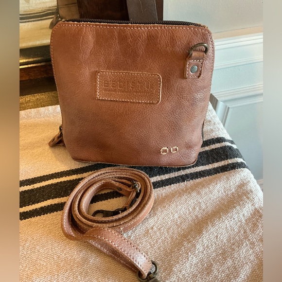 Bed Stu Handbags - NWOT Bed Stu Leather Ventura Crossbody Bag Tan Rustic Mason Retail $155